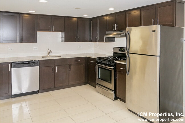 Building Photo - 861 W Lill Ave