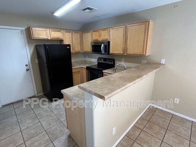 Building Photo - 12923 W Peppertree Ln