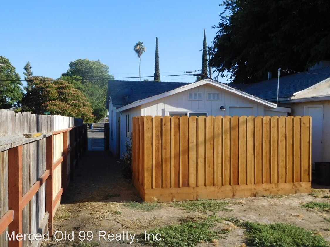 Foto principal - Studio, 1 bath House - 9552 Haskell Ave #B