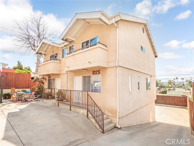 Building Photo - 1025 Coronado Terrace