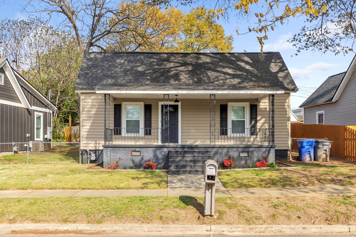 Primary Photo - 79 Allen St