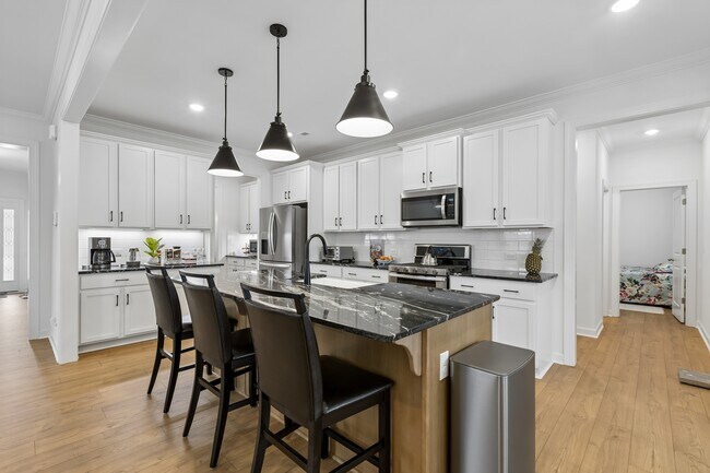 Foto del edificio - 911 Cypress Pt Ln