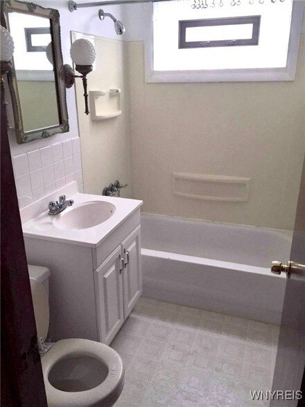 Building Photo - 224 Ivyhurst Cir