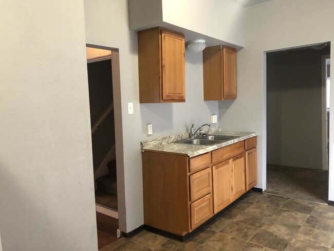 Building Photo - 425 NE Campus St