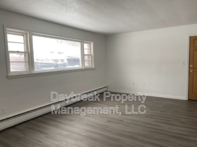 Building Photo - 1211-11 1/2 11 1/2 St N