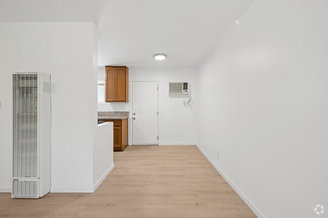 1BR, 1BA - 650SF - Dining Room - 204 W Verdugo Ave