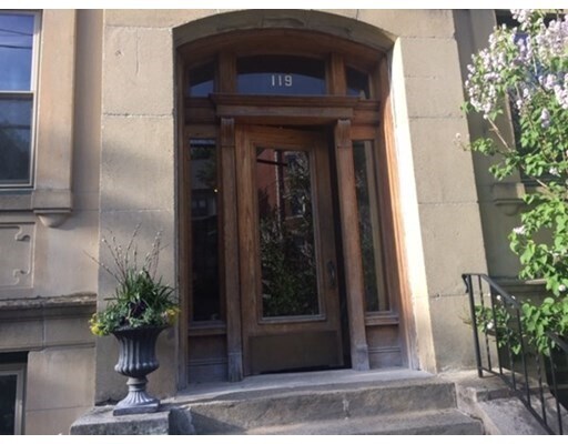 Foto del edificio - 119 Winthrop Rd
