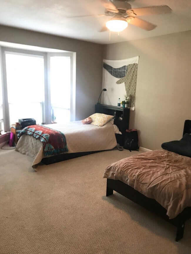 Foto del edificio - UT PRE-LEASE: Updated 3 bed / 2 bath Townh...