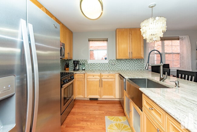 Building Photo - updated 2bd condo with private patio - aug...