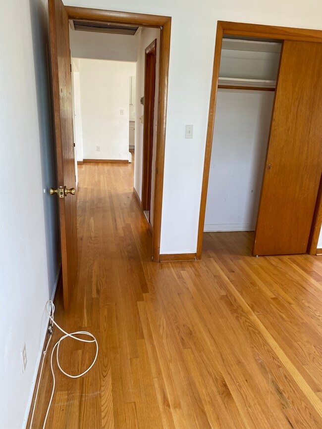 Building Photo - 92 Darwin Ave