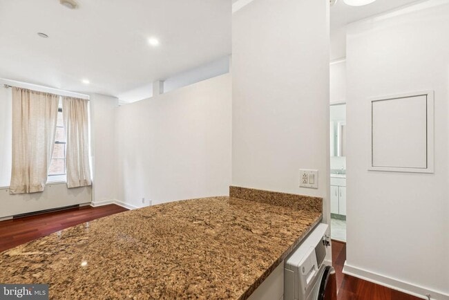 Foto del edificio - 219 S 18th St