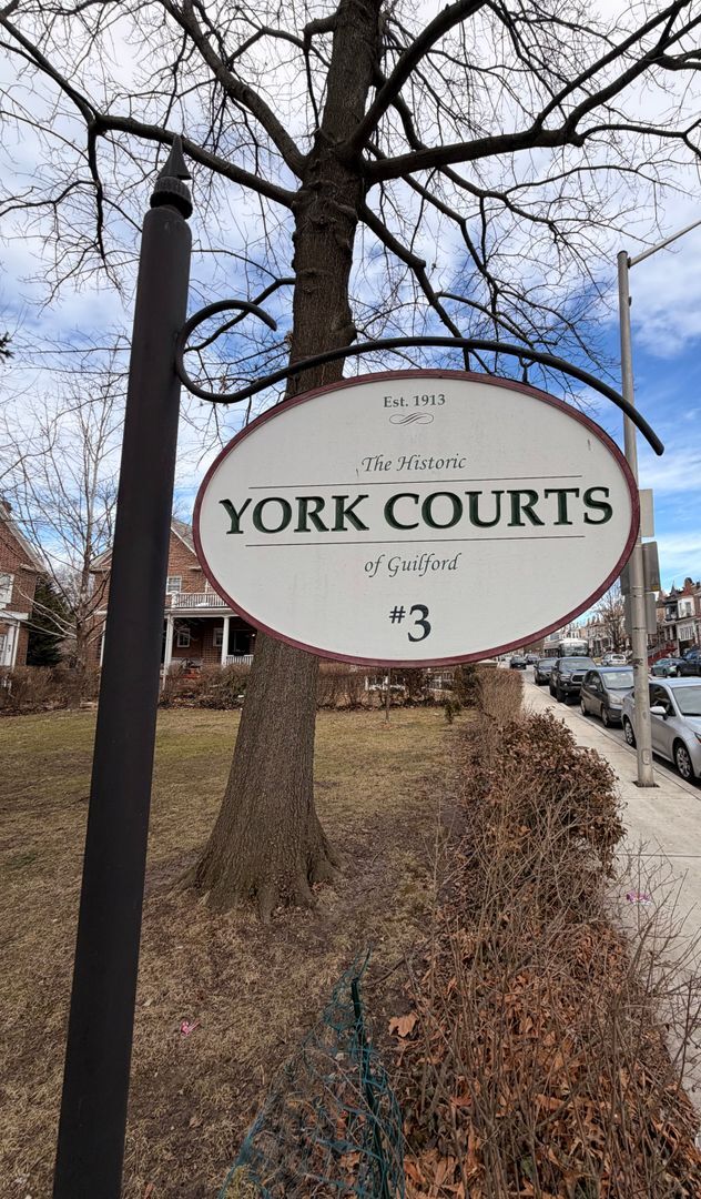 Foto del edificio - Huge townhome available. Four bedrooms three bath.