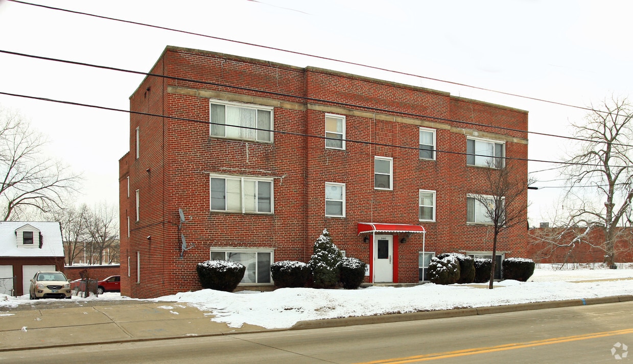 Building Photo - Lee- Mustang Apartments