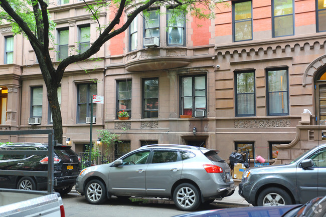 Building Photo - 117 W 69th St