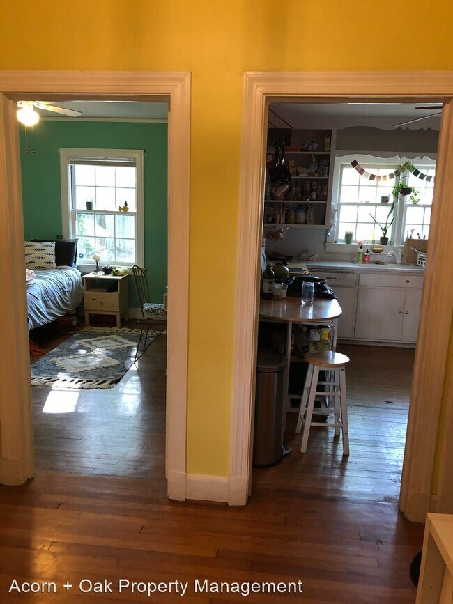 Building Photo - 3 br, 1.5 bath House - 819 N Buchanan Blvd