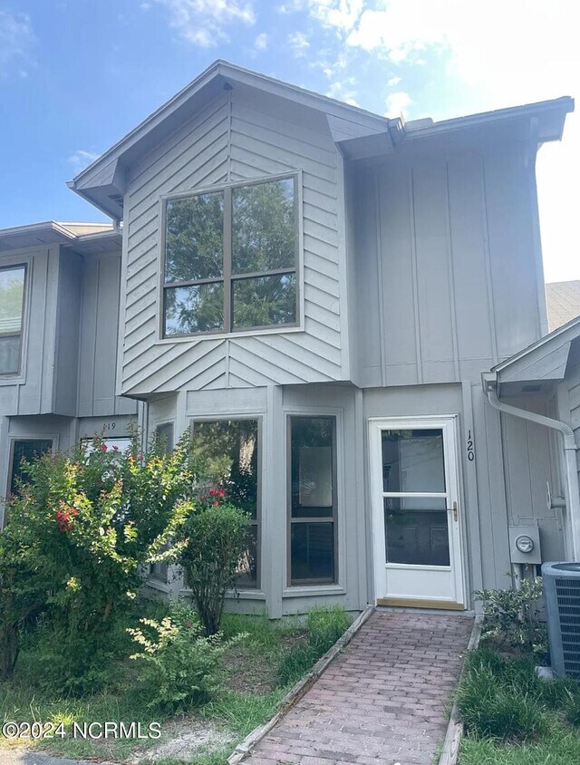 Primary Photo - 120 Mallard Cove