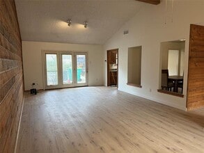 Building Photo - 1527 Sharon Dr