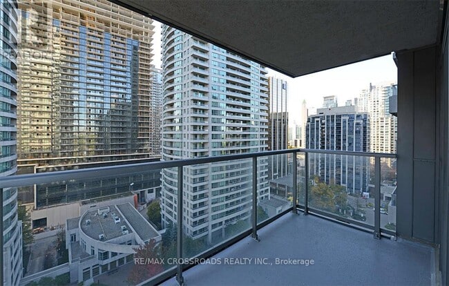 Building Photo - 35 Hollywood Ave