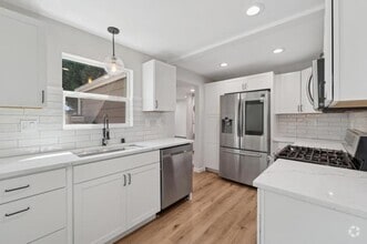Building Photo - 923 N 98th St