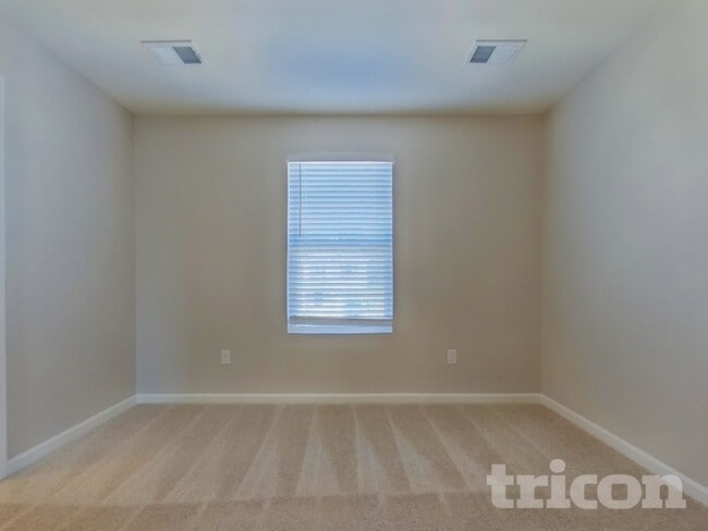 Building Photo - 1076 Crescent Moon Lp