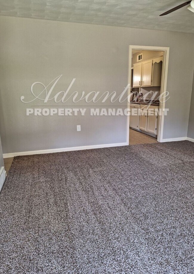 Foto del edificio - Open to Section 8 -Cute Single Family Home...