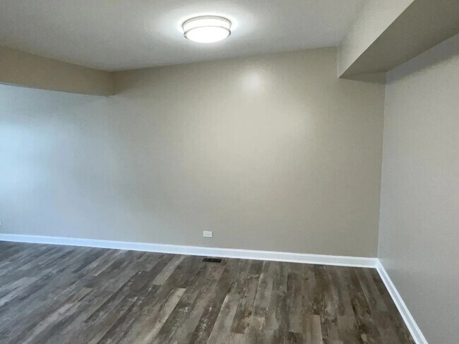 Foto del edificio - 7609 Bristol Ln