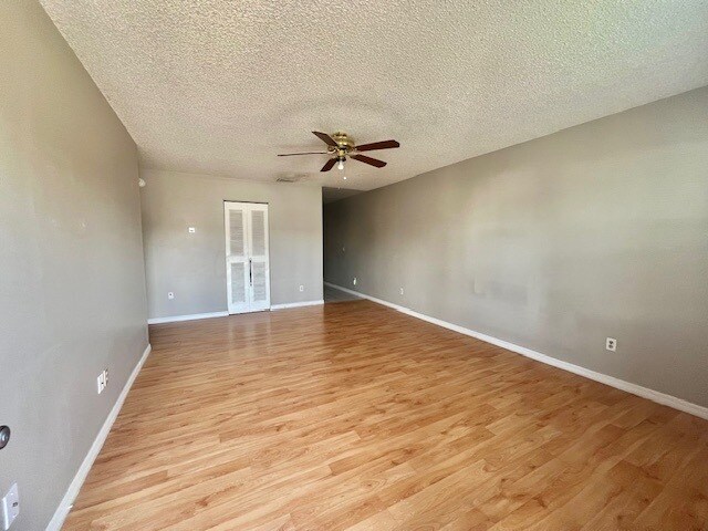 Foto del edificio - 113 Lake Villa Way