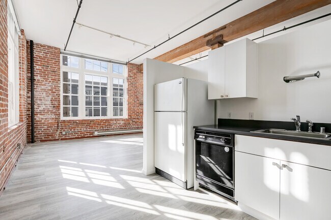 Building Photo - 461 2nd St