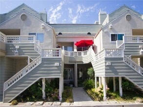Building Photo - 5 Elmbrook