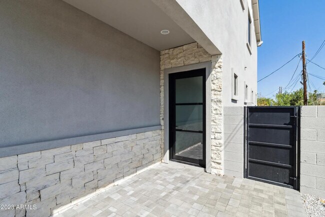 Foto del edificio - 902 W Hazelwood St