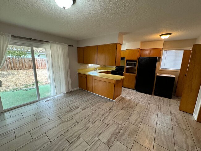 Foto del edificio - 3 Bedroom House For Rent In The Dalles