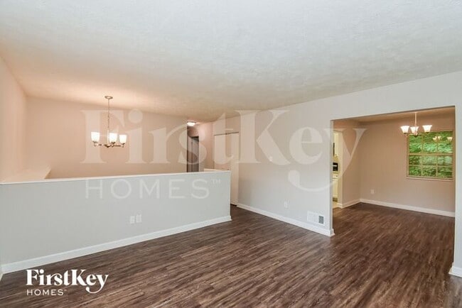 Building Photo - 801 Plainville Terrace SW
