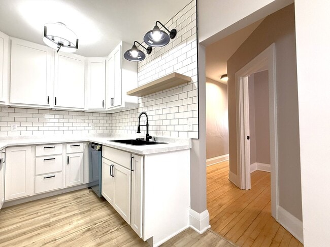 Building Photo - 1532 S 64th St