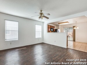 Building Photo - 9007 Oakwood Garden