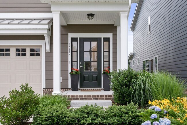 Building Photo - Franklin Townhome For Lease