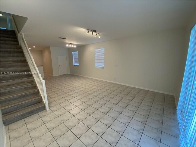 Building Photo - 2044 Pompeii Ct