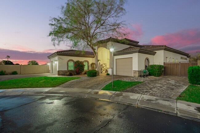 Building Photo - Beautiful 6-bedroom basement home