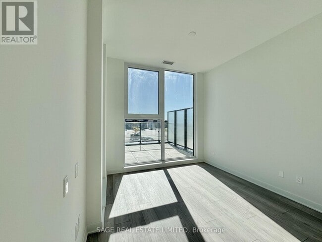 Building Photo - 1007 The Queensway