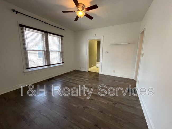 Foto del edificio - 5956 E Beechwood Ave