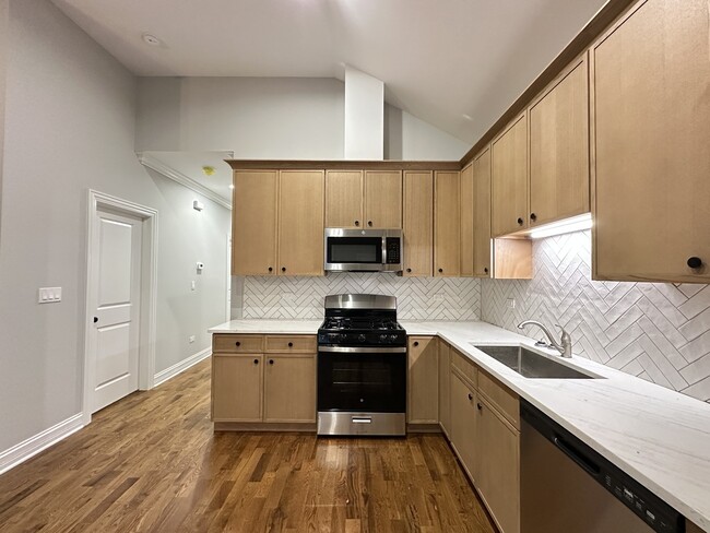 Building Photo - 549 N Springfield Ave