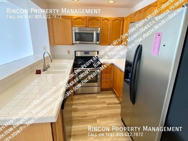 Building Photo - Updated California Lighthouse Townhome *2 ...