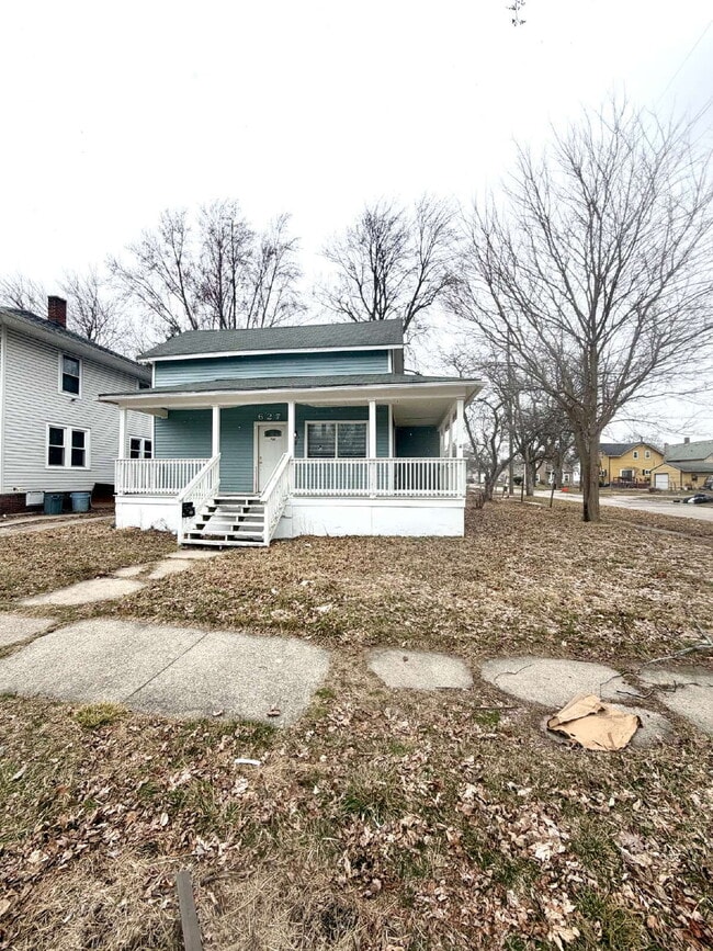 Building Photo - 3 Bedroom, 1 Full Bath