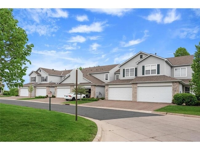 Foto del edificio - 5225 Holly Ln N