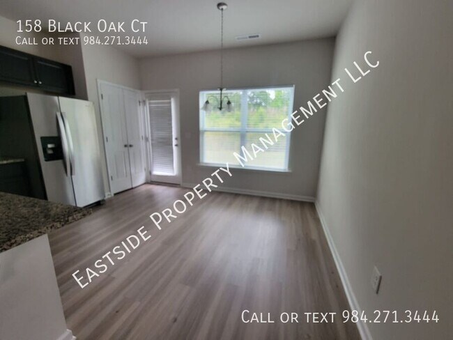 Foto del edificio - 158 Black Oak Ct