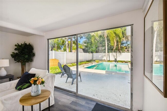 Foto del edificio - Stunning POOL Home in St. Petersburg, FL P...