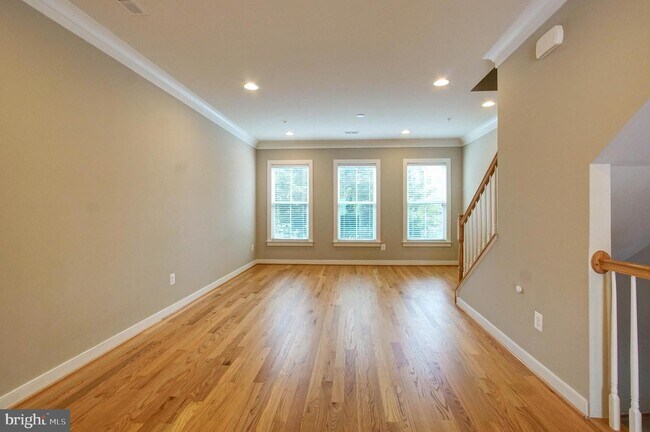 Foto del edificio - 216 Hemingway Dr