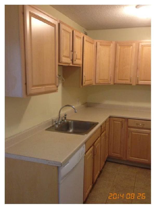 Building Photo - 77 Pond Ave