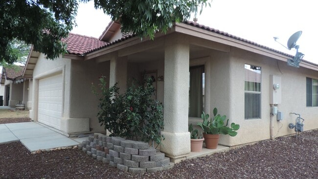 Building Photo - Chaparral Village North 3 bedroom home
