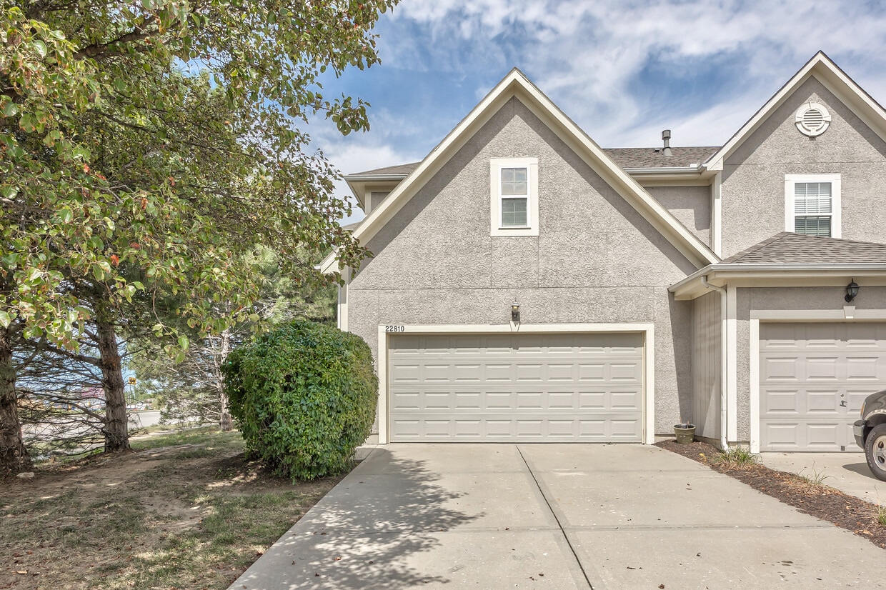 Unidad final de un 3-plex - 22810 West 71st Terrace