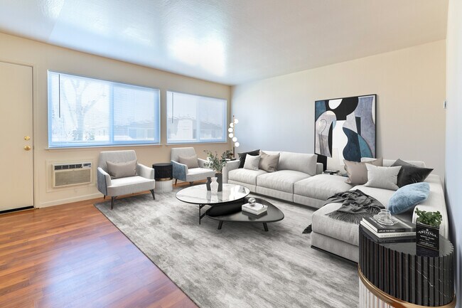 Foto del edificio - 4041 Park Center Ln